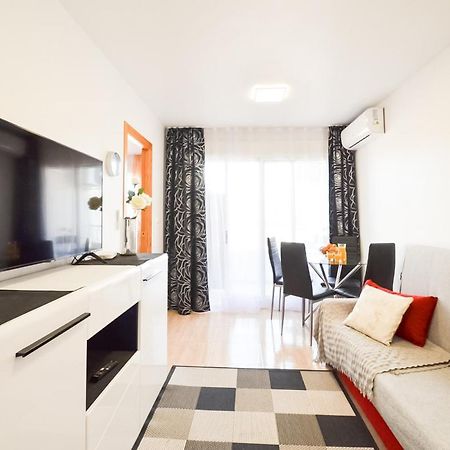 Schoene Wohnung Mit Pool , Wi-Fi Und Privat Garage Торевьиа Экстерьер фото