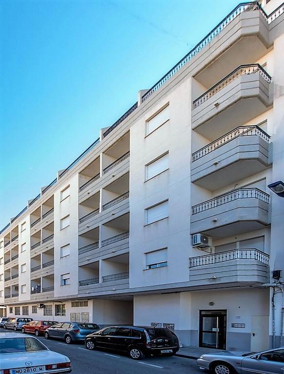 Schoene Wohnung Mit Pool , Wi-Fi Und Privat Garage Торевьиа Экстерьер фото
