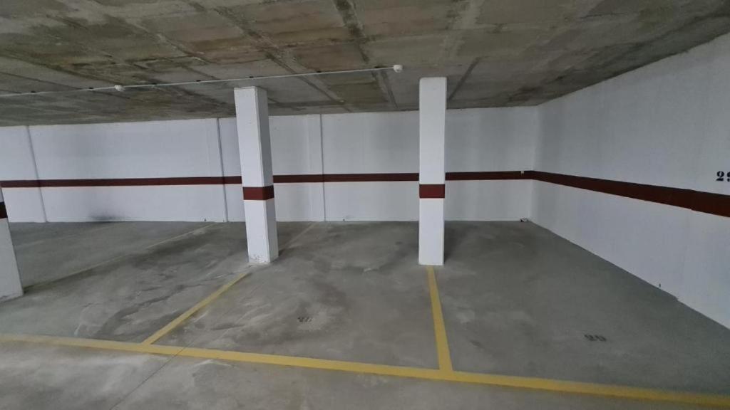 Schoene Wohnung Mit Pool , Wi-Fi Und Privat Garage Торевьиа Экстерьер фото
