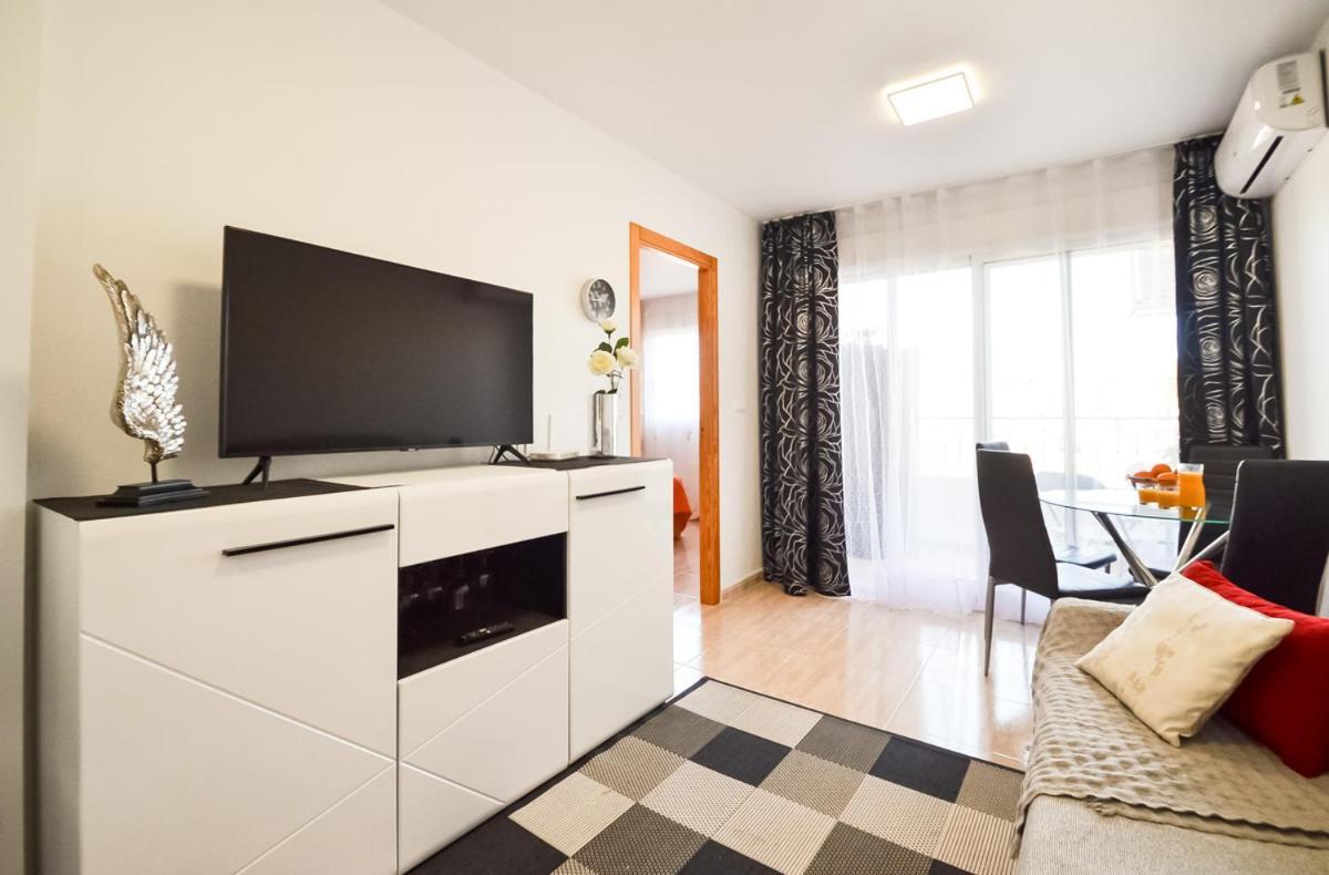 Schoene Wohnung Mit Pool , Wi-Fi Und Privat Garage Торевьиа Экстерьер фото