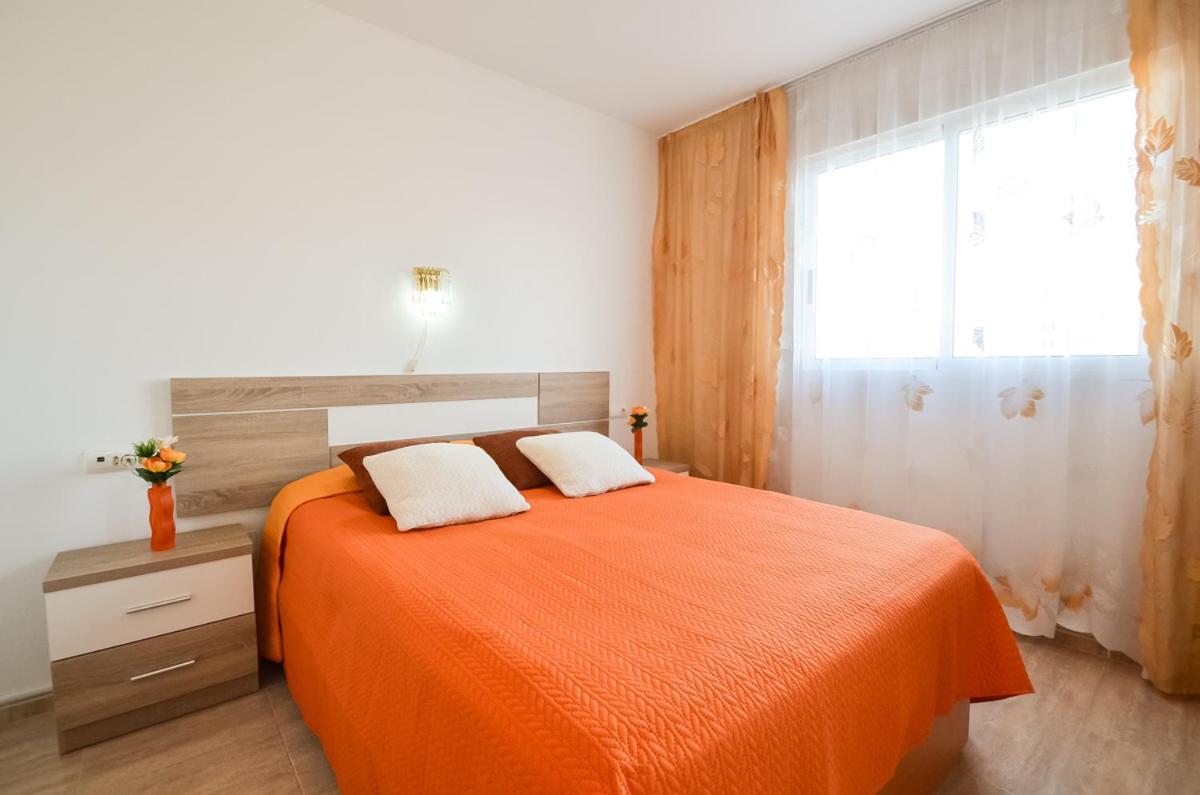 Schoene Wohnung Mit Pool , Wi-Fi Und Privat Garage Торевьиа Экстерьер фото