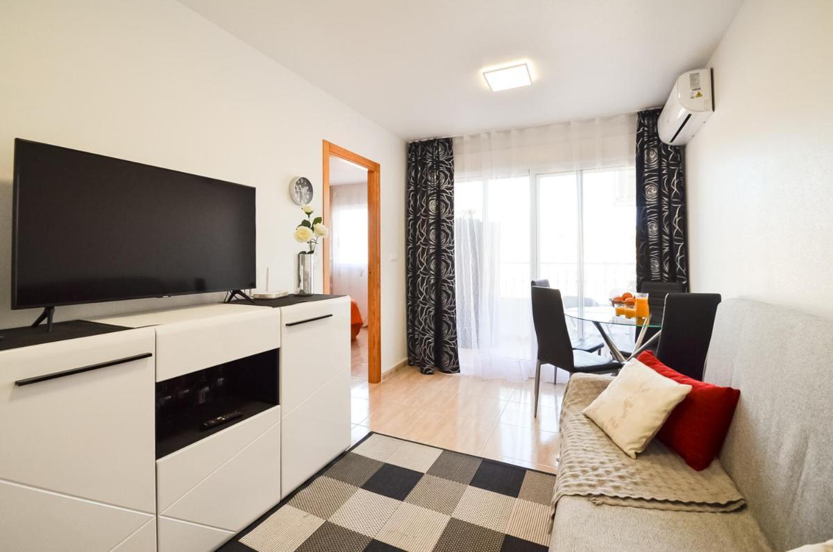 Schoene Wohnung Mit Pool , Wi-Fi Und Privat Garage Торевьиа Экстерьер фото