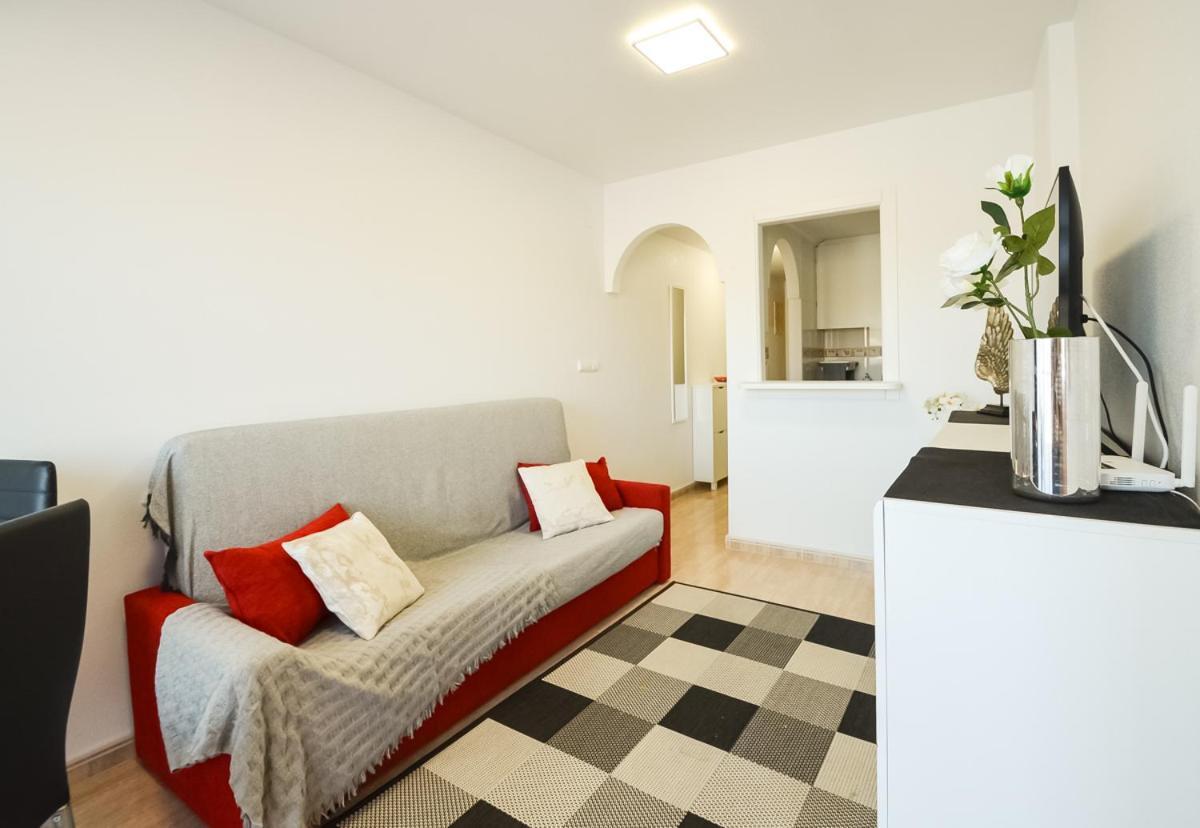 Schoene Wohnung Mit Pool , Wi-Fi Und Privat Garage Торевьиа Экстерьер фото