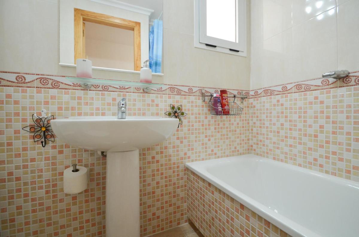 Schoene Wohnung Mit Pool , Wi-Fi Und Privat Garage Торевьиа Экстерьер фото