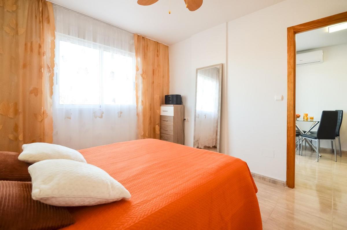 Schoene Wohnung Mit Pool , Wi-Fi Und Privat Garage Торевьиа Экстерьер фото