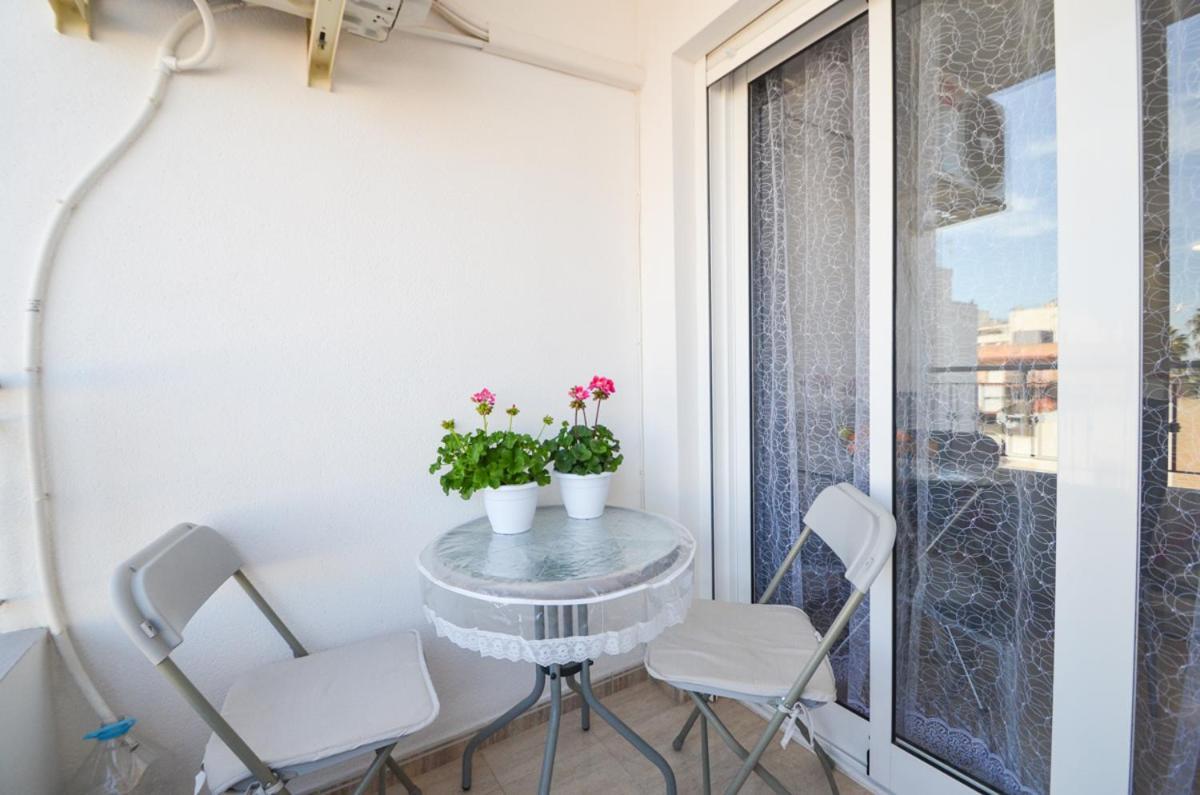 Schoene Wohnung Mit Pool , Wi-Fi Und Privat Garage Торевьиа Экстерьер фото