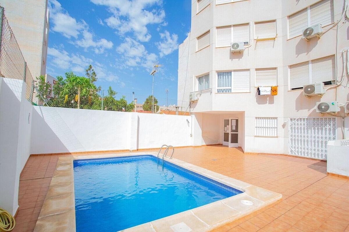 Schoene Wohnung Mit Pool , Wi-Fi Und Privat Garage Торевьиа Экстерьер фото